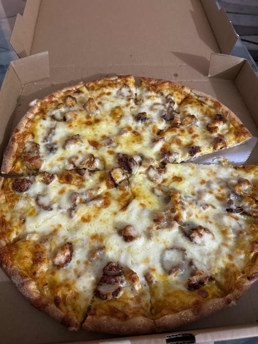 Golden Chicken Pizza.